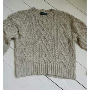 Denna fina tröjan från ralph lauren från vestiaire köpt för cirka ett år sen i brun/beige färg i storlek s