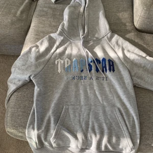 Trapstar hoodie - Hej! Säljer nu min Trapstar hoodie då ja tröttnat på stilen.