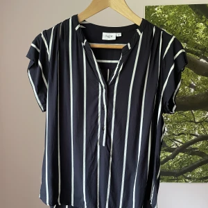 Blus St Tropez M - Fint skick! Se även mina andra annonser, samfraktar gärna! 