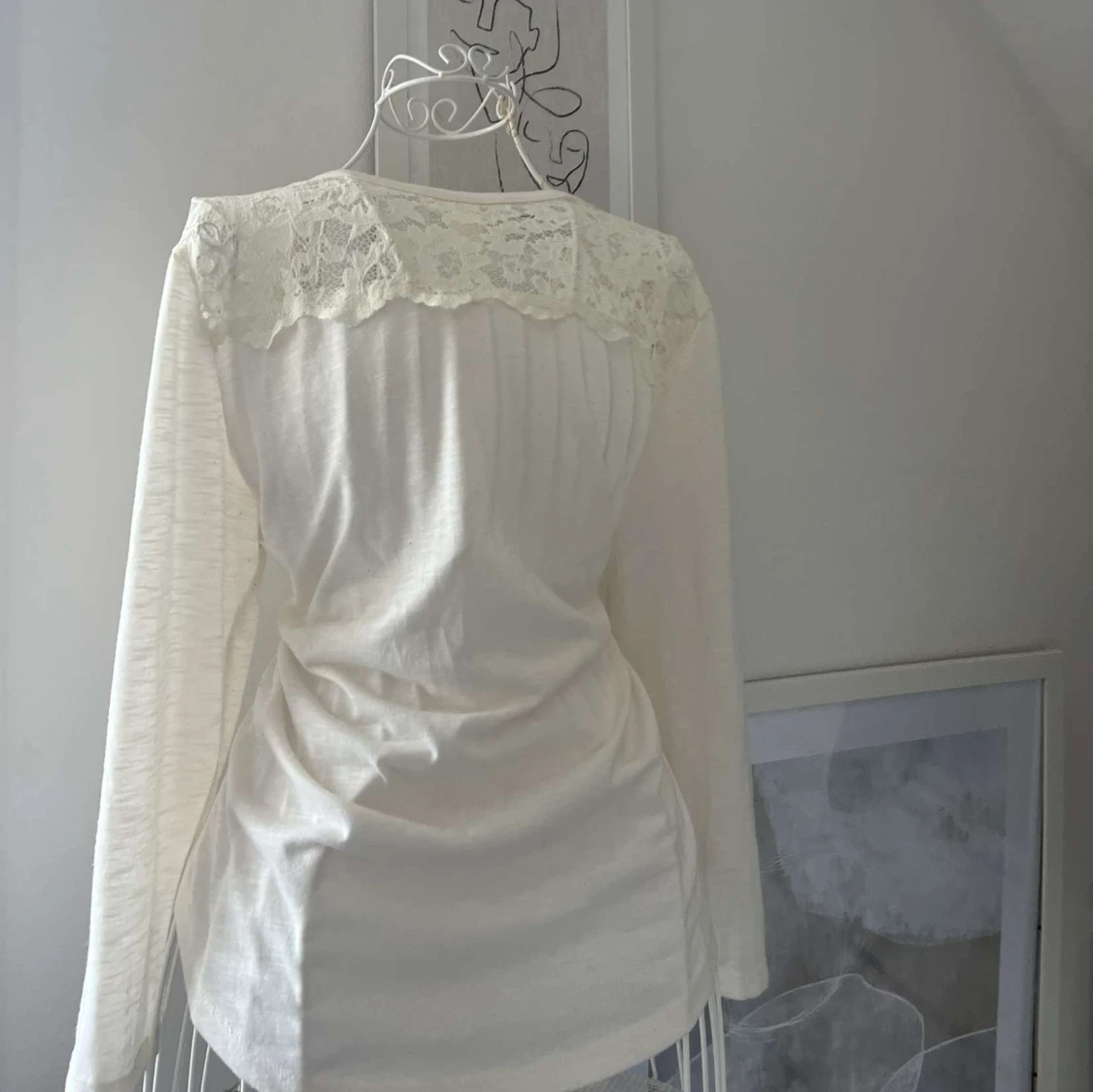 topp med spets detaljer  - 90