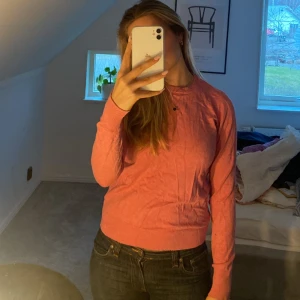 Tröja  - Rosa trillad tröja storlek S, pris 100 kr, köparen står för frakten🌸