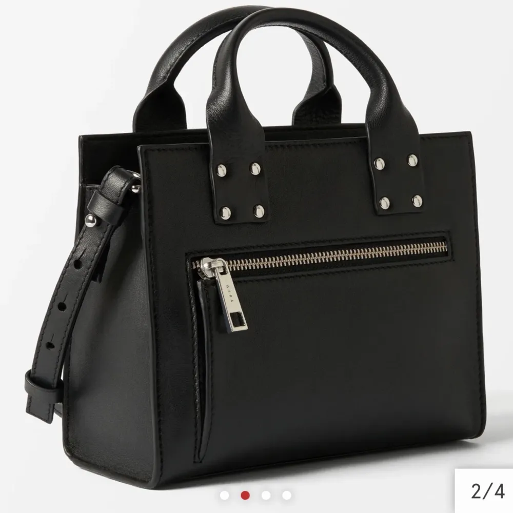 Säljer min fina handväska i färgen svart från Wera. Nypris 1200kr. Aldrig använd men har tagit bort prislappen. Dustbag får man även med!❤️. Väskor.