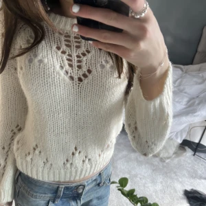 Tröja - Säljer denna jätte fina stickade tröja som tyvärr blivit för liten för mig