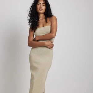 Klänning NA-KD  - Söker denna klänningen från NA-KD i storlek xs-s