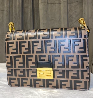 Fendi väska - Oanvänd 