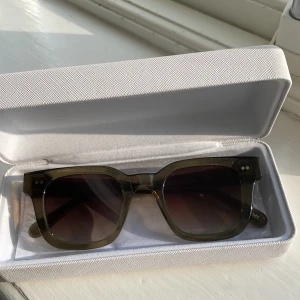 Chimi glasögon  - Säljer dessa supersnygga glasögon i 04 green. De är i nyskick och har endast använts ett par gånger💞