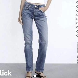 Slutsålda mid Waist jeans, från Zara❣️säljer pga att de inte kommer till användning. Skriv om ni har frågor💘
