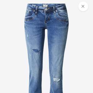 Vid snabb affär 399kr + frakt. ❤️Skit snygga Ltb Jeans valerie i storlek 27/30 är i ny skick säljs för 450kr❤️Inerbenslängden är ca 72cm och midjemått är ca 60 cm❤️