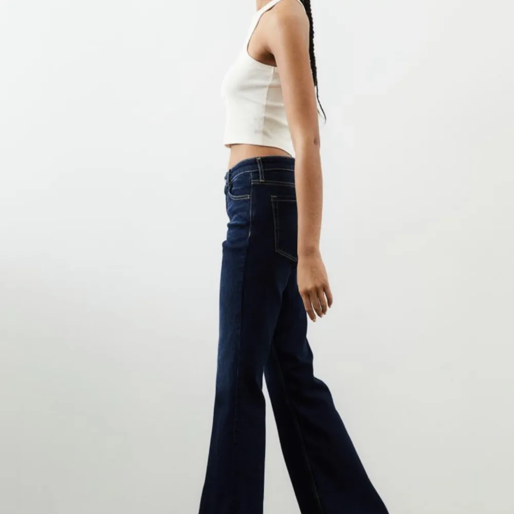 Säljer dessa fina Low waist byxorna. Jeans & Byxor.