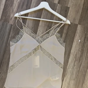 Biege linne - Biege linne från bikbok i storlek S 