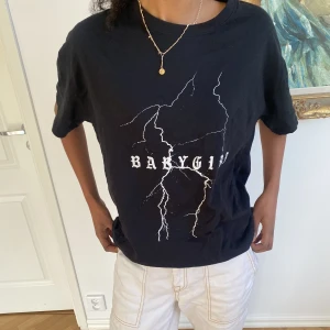 Graphic t-shirt - Supersnygg Y2K t-shirt!💕