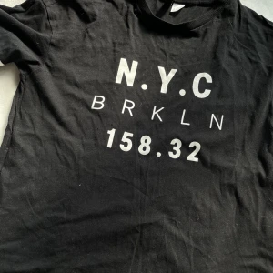 T-shirt  - Snygg oversized t-shirt! I bra skick, inga defekter🖤