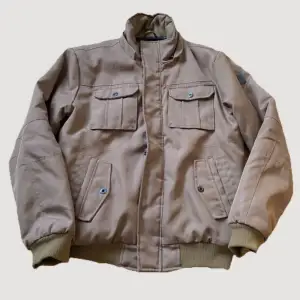 brun vintage jacka ✨passar som en oversize M. pris kan diskuteras 