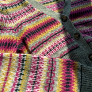 Stickad tröja  - Superfin tröja/kofta i nyskick! Använd en gång och inga defekter🌸Köpt på zalando💕