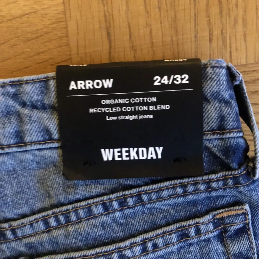 Nya oanvända jeans från weekday . Jeans & Byxor.