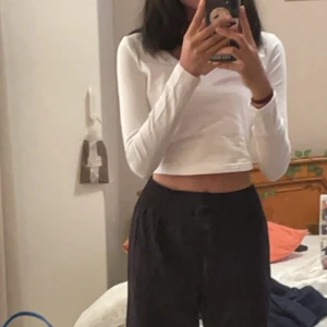 Vit topp - jätte jätte fin top.  jag använder det inte längre.  Lätt att styla. I bra skick!