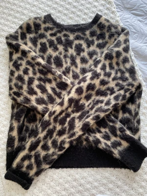 Nakd leopard - Leopard mönstrad tröja. Aldrig använd, nytt skick. Superfin som man kan styla hursom 