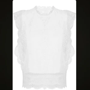 Spets topp - En jätte fin topp från salt som jag aldrig använt/prislappen sitter till och med kvar. 