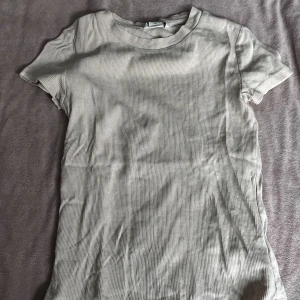 T shirt - Söt ljusrosa T-shirt i storlek xs 