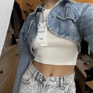 Jeansjacka / bolero - Snygg jeansjacka från zara, helt oanvänd!