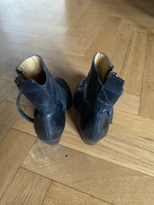 ACNE pistols  - Använda i många säsonger. Storlek 36