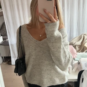 Nakd tröja - Säljer denna jättefina stickade tröja!!! Billigare pris vid snabb affär och/eller om du köper fler plagg från mitt flöde så får du billigare pris på plaggen❤️❤️