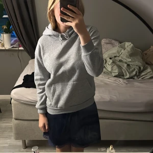 Hoodie  - Aldrig använd hoodie, 90kr+frakt