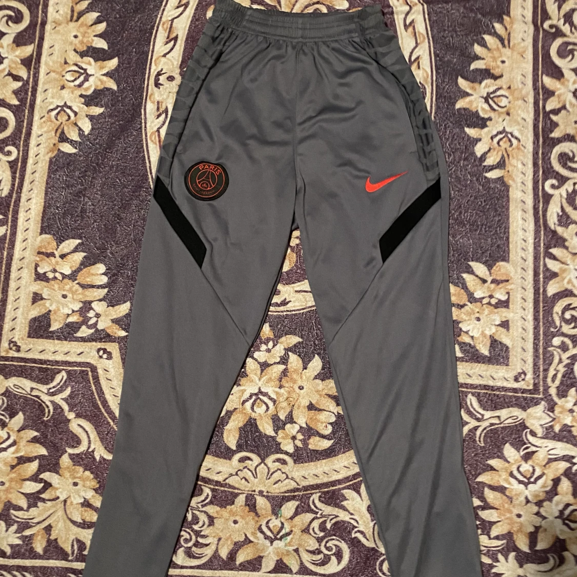 PSG grå byxor