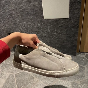 Arigatos  - Hej! Säljer nu dessa superfina arigato skor. Skorna är i fint skick. Bara skorna medföljer. 