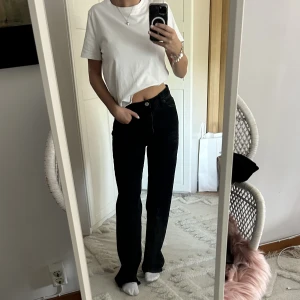 Straight jeans  - Raka jeans från Zara som faller fint men som tyvärr inte används längre💓köpta för 429kr