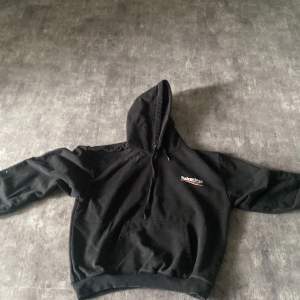 Balenciaga hoddie typ 4 år gammal, ny pris 980$ 