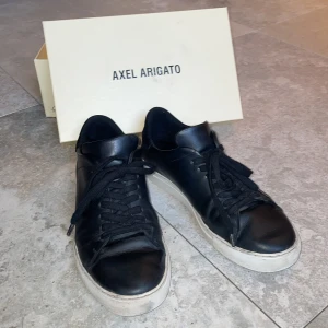 Arigato skor  - Ganska nya, inte så använda. Storlek 41.