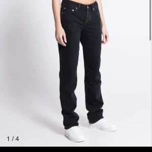 Icon jeans low waist💕 - Säljer dessa jeansen från lager 157 då dem inte passade.fint skick💕Har inte hunnit ta några egna bilder🥰