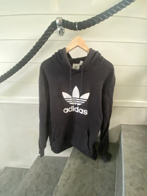 Adidas - Adidas hoodie. Inköpt 2019. Strl s/m
