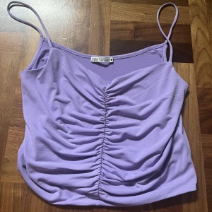 Zaratopp  - Lila festtopp från zara 