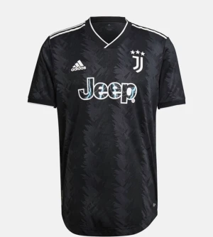 Juventus tröjor - Den svarta går för 1400kr och den vita går för 800kr. Om du vill köpa båda blir det 1900kr. Oanvänd. Skriv om intresserad för storlek m.m.