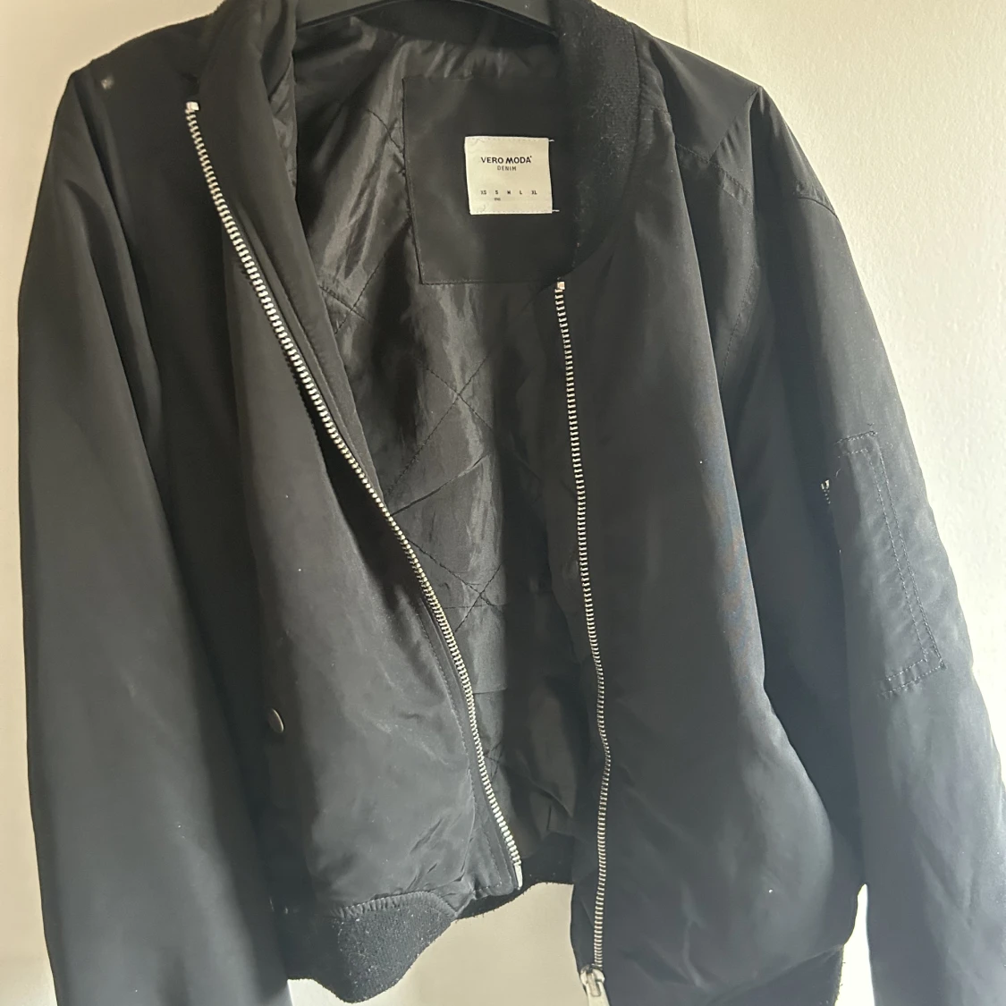 Svart bomberjacka - 90