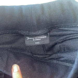 Juicy couture  - Säljer dessa svarta juicy byxor då jag inte fått nån användning av dem heller, pris kan självklart diskuteras. Inga fläckar, inga hål eller märken. 💕