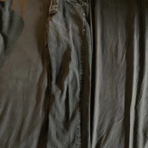 Jeans  - Fina jeans från Jack and Jones!  Använda men i bra skick! Hör av dig vid intresse.