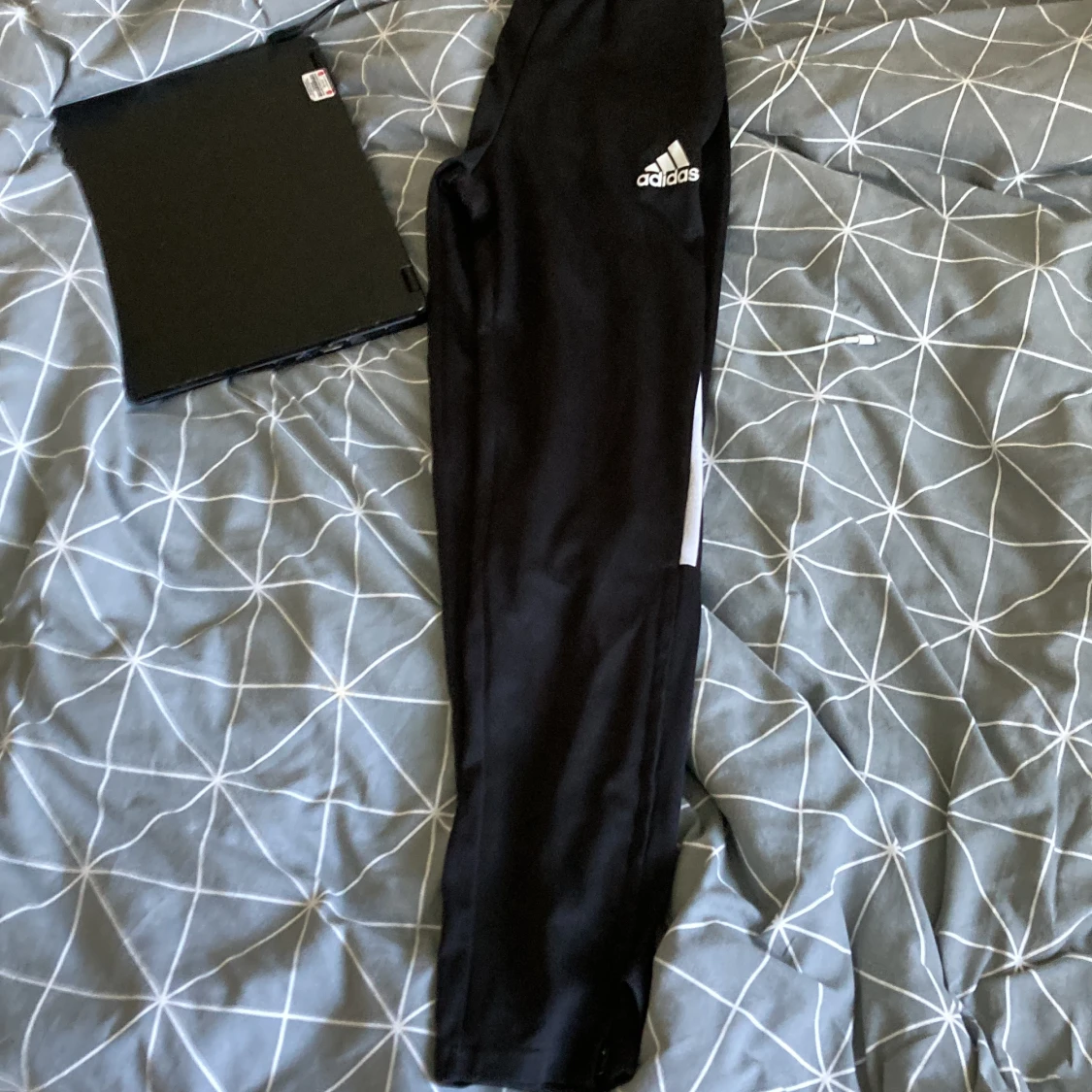 Adidas träningsbyxor  - 90