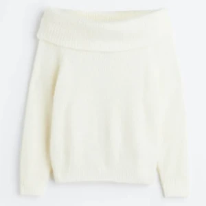 Off sholder tröja - Säljer denna super fina off sholder tröja. Bra skick. Hör av er vid intresse💕