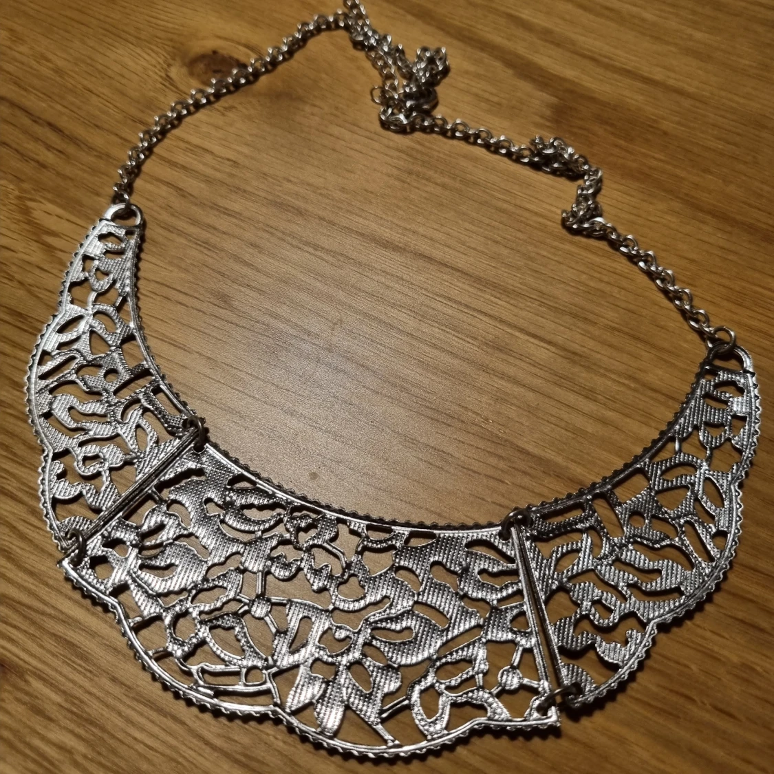 Silvrigt halsband  - 91