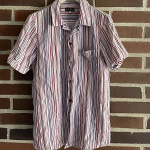 Armani Jeans shorta  - Surfar shorta från Armani Jeans  Perfekt skick inga fläckar, märken eller hål.  Size L 