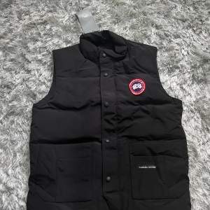 Canada goose vest, new with bag, never worn, size M