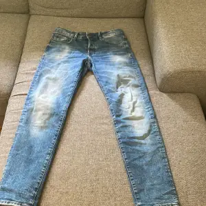 Säljer min G star jeans för att den inte kommer till användning och är i väldigt bra skick har använt den max 2-3 gånger. (Nypris 1000kr)