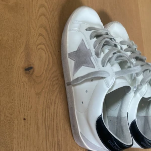 Golden goose - Säljer nu mina golden goose då dem är för små skorna är aldrig använda.  det billiga priset är pga av att jag inte har något og som följer med