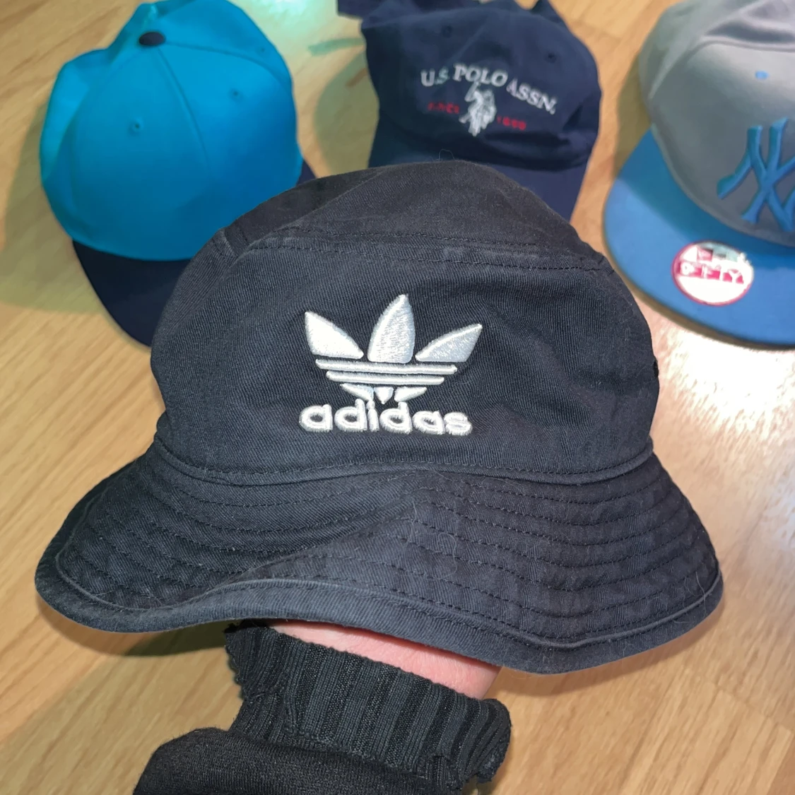 Adidas bucket hat 