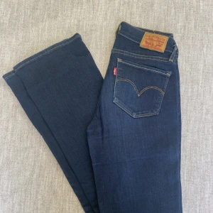 Levis jeans - Bootcut jeans, mycket gott skick.