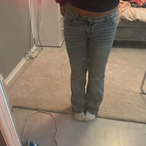Bootcut jeans  - Bootcut jeans från hm. Storlek 36  ( längd 150-155 cm)