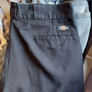 Dickies 874  - Dickies 874 i okej skick , välanvända men inga slitningar eller fläckar 